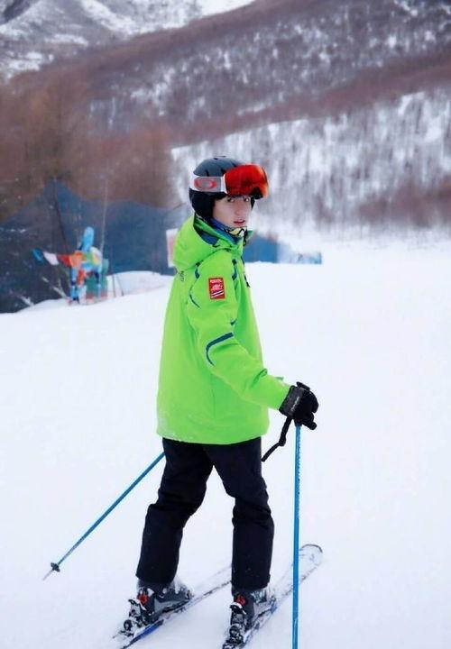 国产滑雪服淋水视频大全,防水性能大盘点