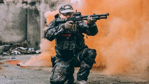 国产九五式射击视频,国产枪械的精准演绎与实战风采